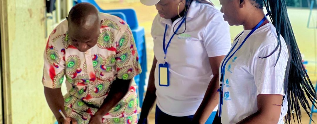 Sauberes Trinkwasser in Côte d’Ivoire verbessert Gesundheit und Lebensqualität. Die Clinique Mobile Tiassalé setzt auf Bildung und nachhaltige Lösungen